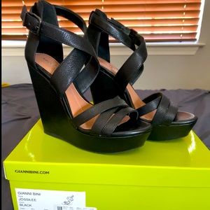 Gianni Bini Black Jossilee platform wedges size 7